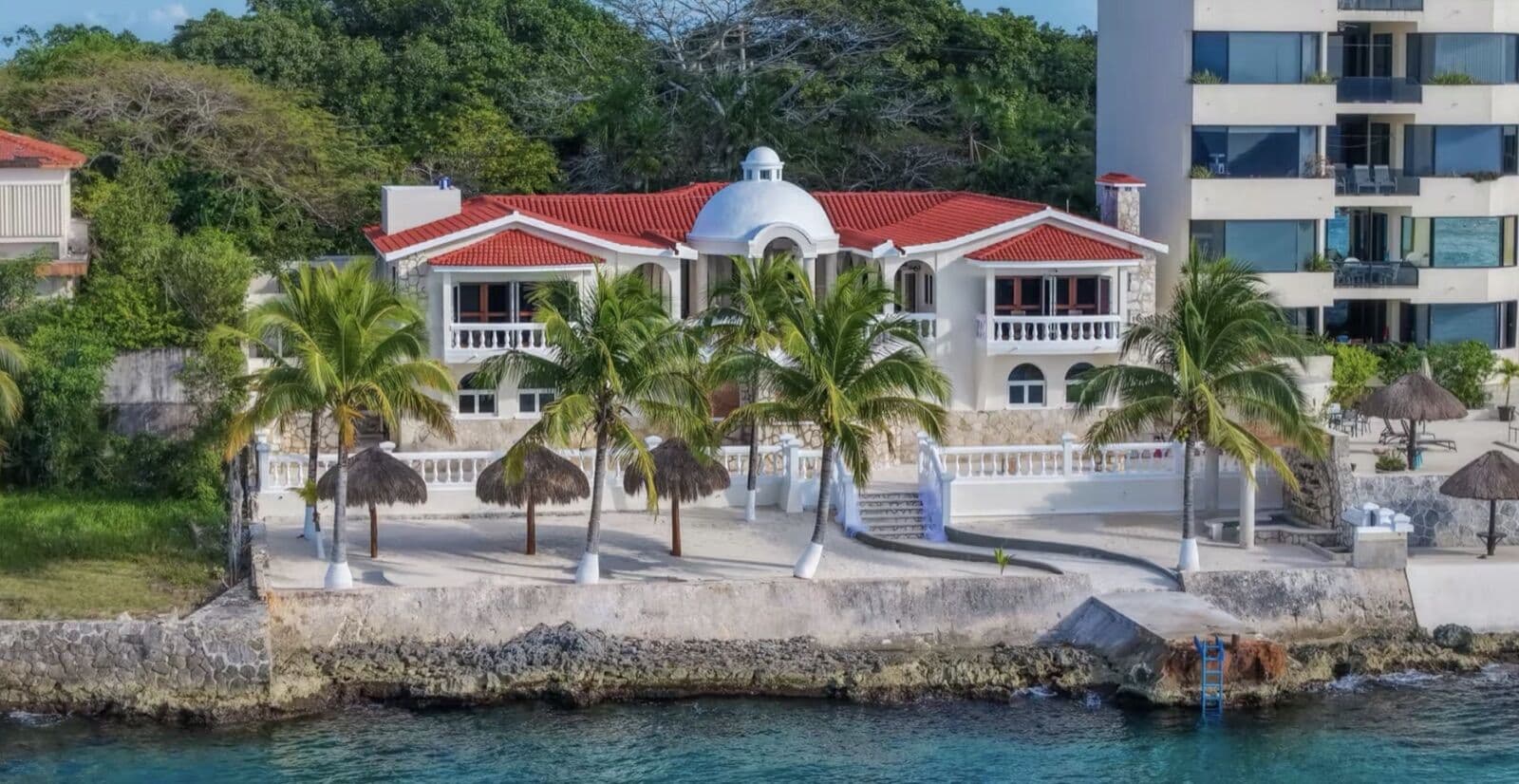 The oceanfront villa in Cozumel where MindScape Precision hosts its retreats